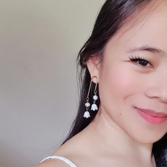 Unique earrings made w/ real Freshwater pearls - Picture 2 of 3